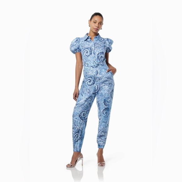 Elliatt Elowen Linen Printed Playsuit in Blue Floral - Picture 1 of 6